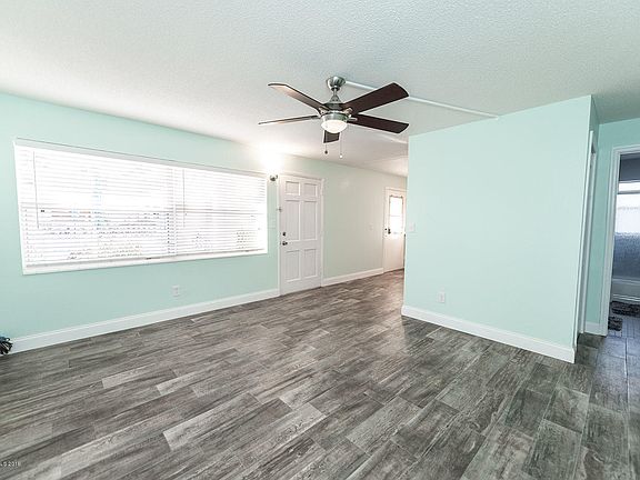 4th image of 350 Woodland Ave APT 2