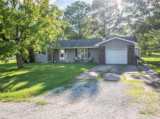 33 Fairlane Cir, Altamont, IL 62411