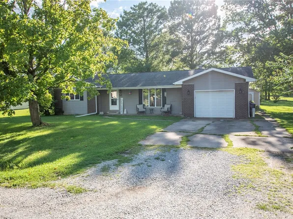 33 Fairlane Cir, Altamont, IL 62411