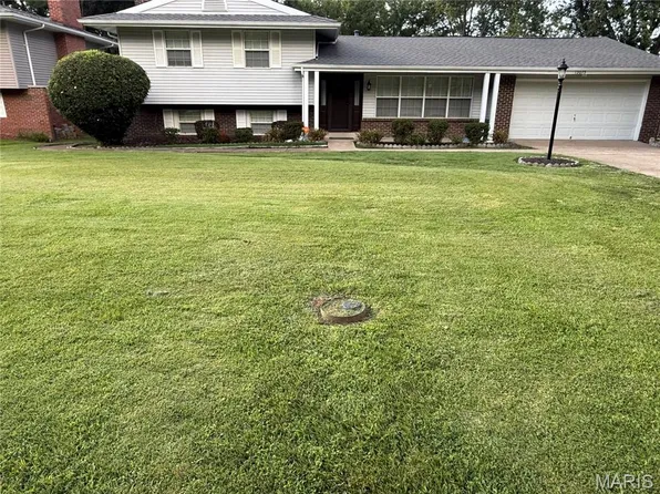 13075 Old Jamestown Rd, Florissant, MO 63033