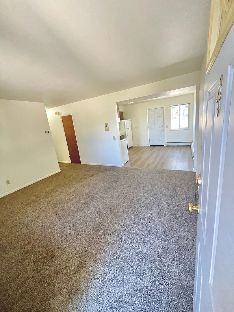 Move In & Save - $995 For The First Two Months! - $650 Deposit - 3 Bedroom Apartment — Photo 4