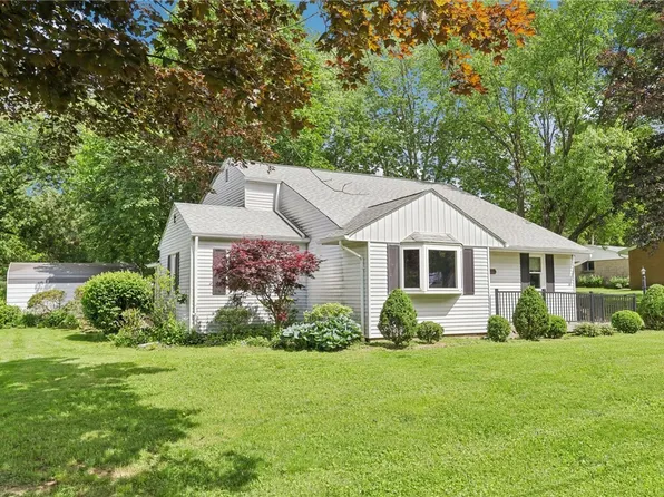 211 Homestead Dr, Valencia, PA 16059