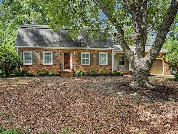 2nd image of 323 Williamsburg Ct