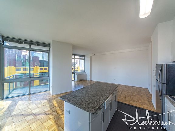 4th image of 505 W 37th St APT 17B