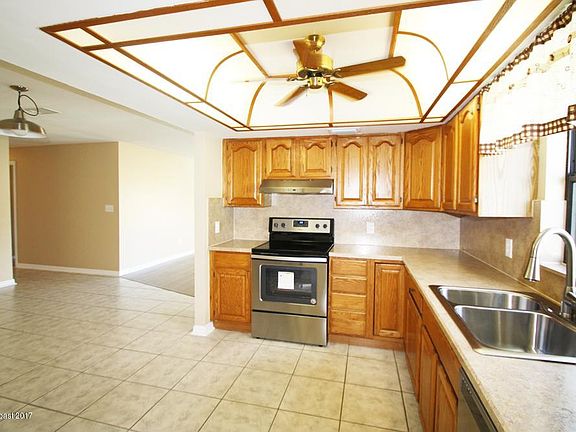 3rd image of 481 Fern Ave