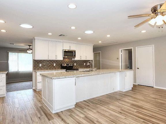 2nd image of 614 E Lodge Dr