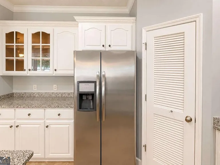 233 Austin Ryan Dr — Photo 10