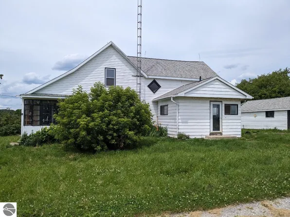 292 N Bean Hill Rd, Barton City, MI 48705