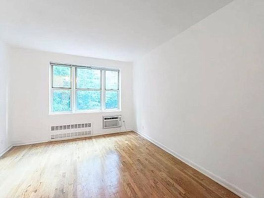 2nd image of 219 E 88th St #A