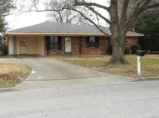 1010 Geneva Cir, Cleveland, MS 38732