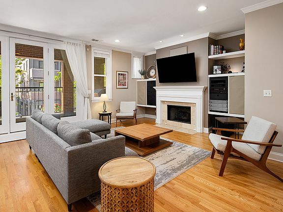 2nd image of 2461 N Lincoln Ave APT 2S