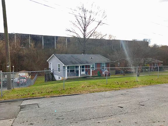 5th image of 536 Hilltop Dr