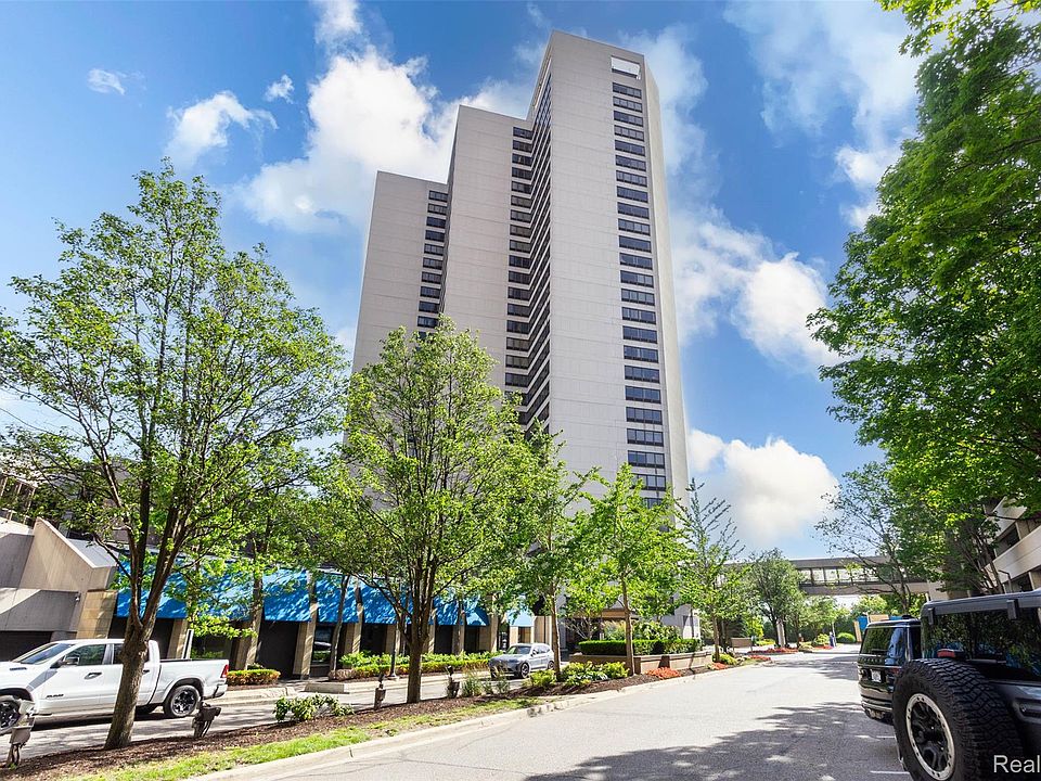 1st image of 300 W Jefferson Ave #26