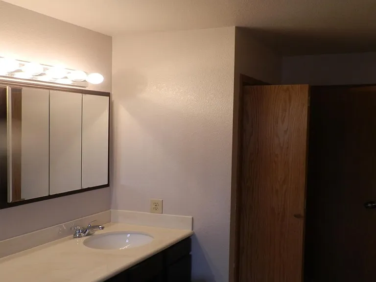 3.5 BATHROOMS AVAILABLE: MASTER SUITE COMES WITH PRIVATE BATHROOM WITH OVERSIZE SHOWER AND OVERSIZE TUB-OTHERS ARE SHARED