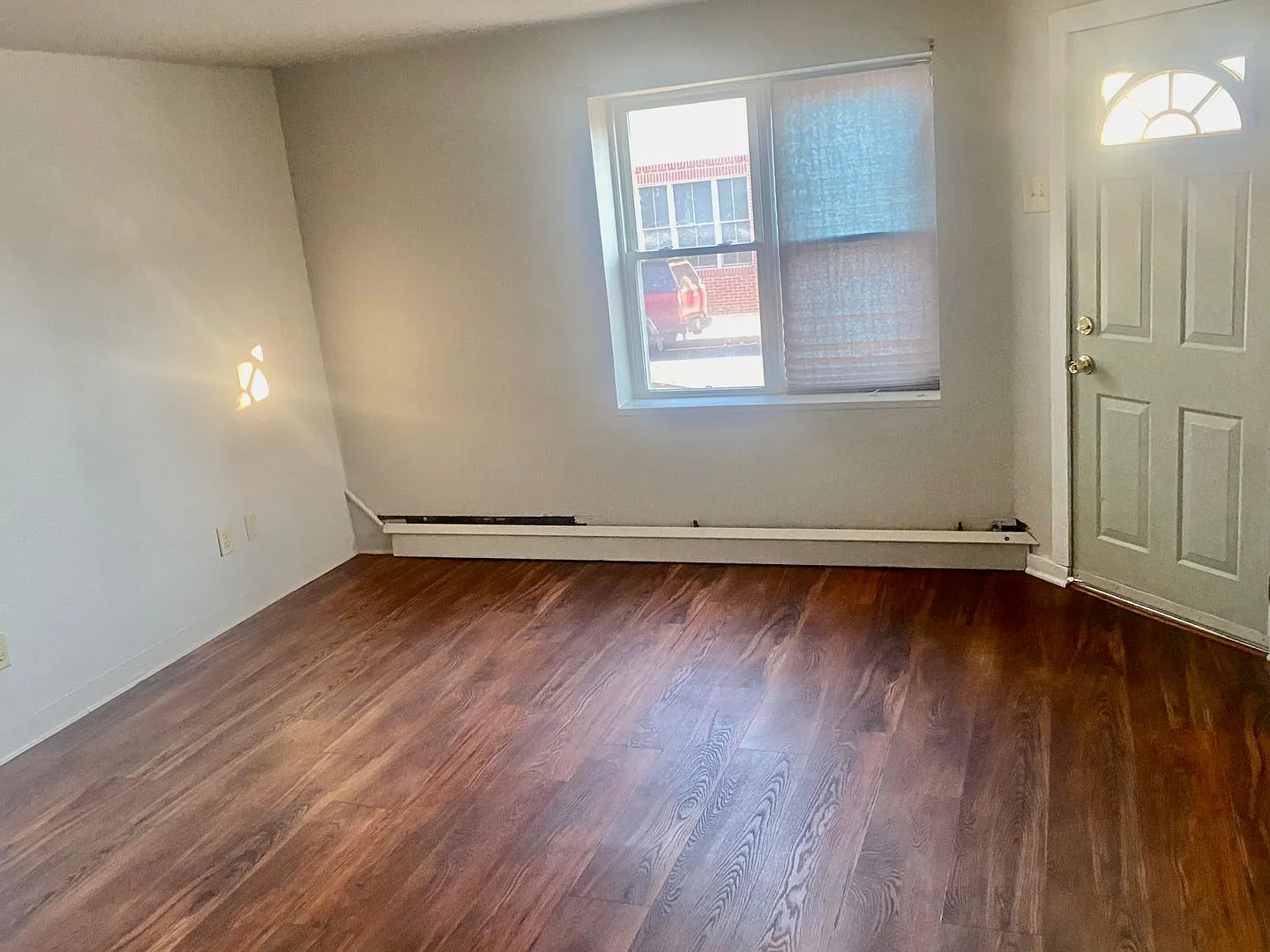 3 Bedroom-1 Full Bath End Unit — Photo 3