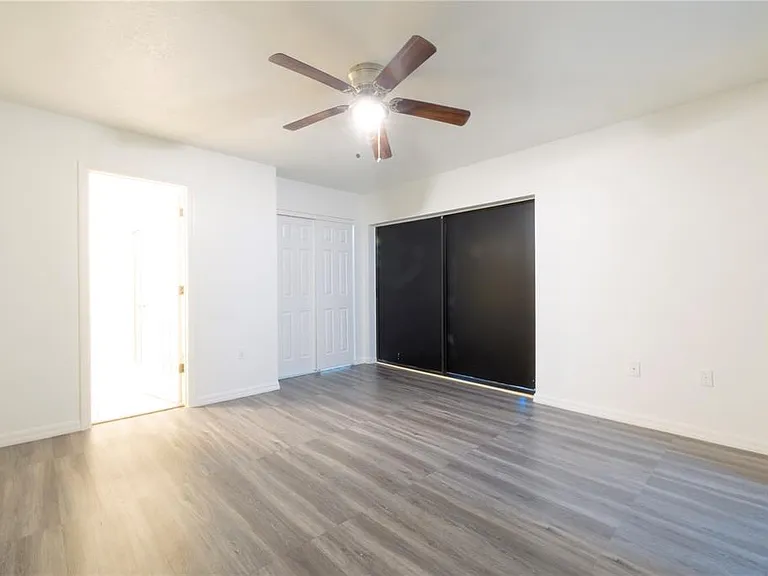 2947 Poplar Ave — Photo 36