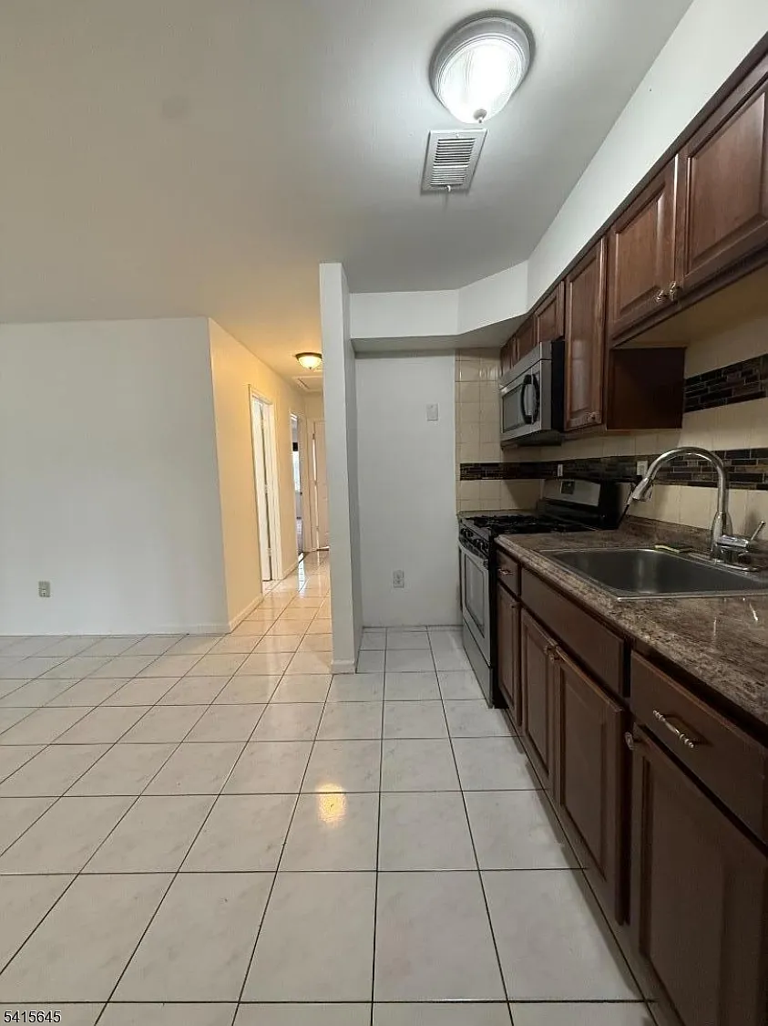 2 bed, 1.0 bath, $2,000 — Photo 3