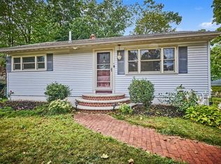 13 Forbes Ave, Burlington, MA 01803
