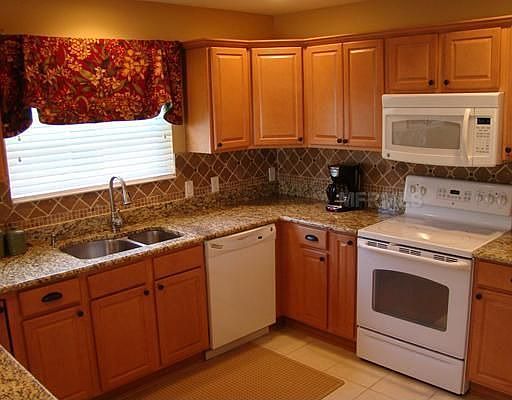 3rd image of 2725 Daffodil Ct