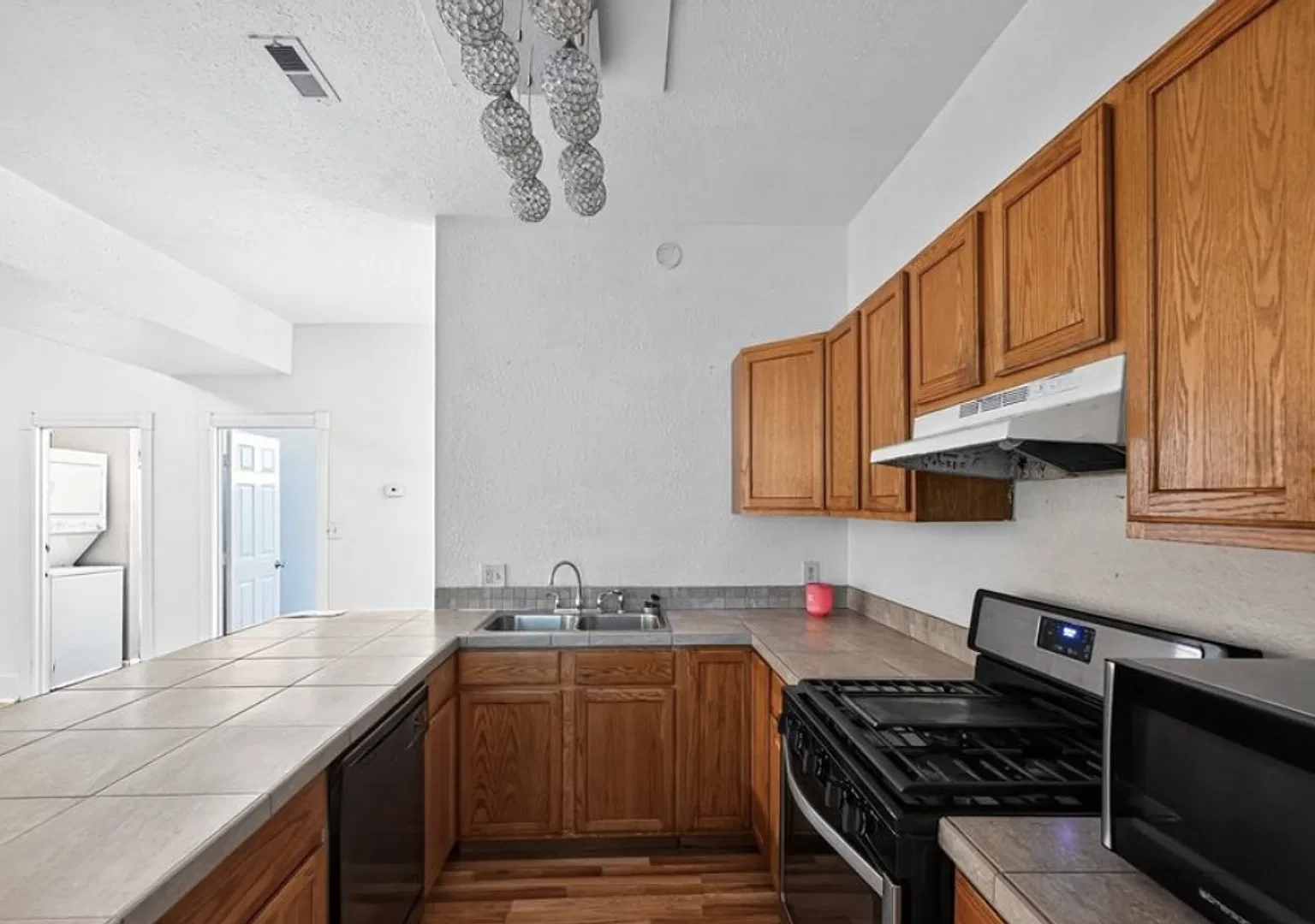Charming half duplex in Sloane's Lake — Photo 3