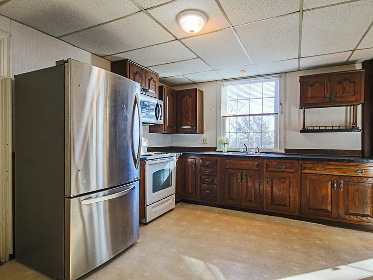 29 Saint Lawrence St #2 — Photo 4