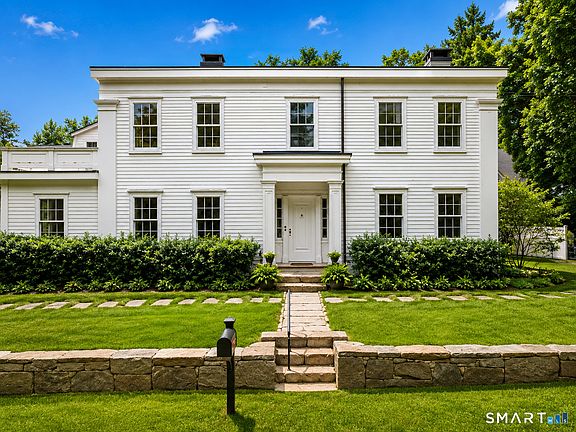 2nd image of 530 Roxbury Road