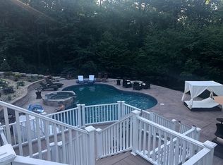 4 Southdown Dr, Bristol, CT 06010