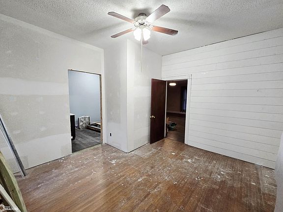 4th image of 720 Division St