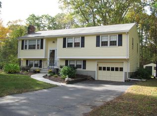 257 Twin Fawn Dr, Hanover, MA 02339
