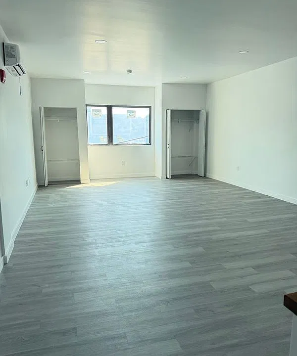 5401 NW 2nd Ave #4