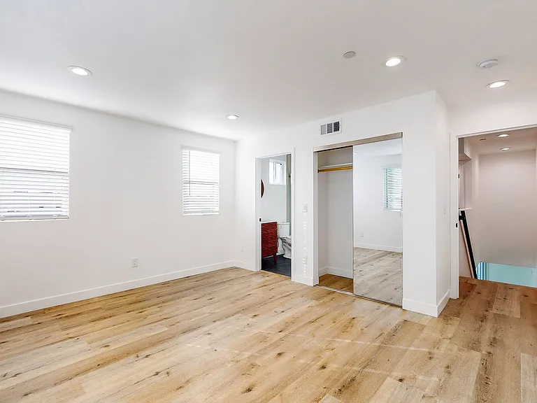 Top-Of-The-Line 4 Bed/4 Bath Townhomes With Parking! — Photo 15