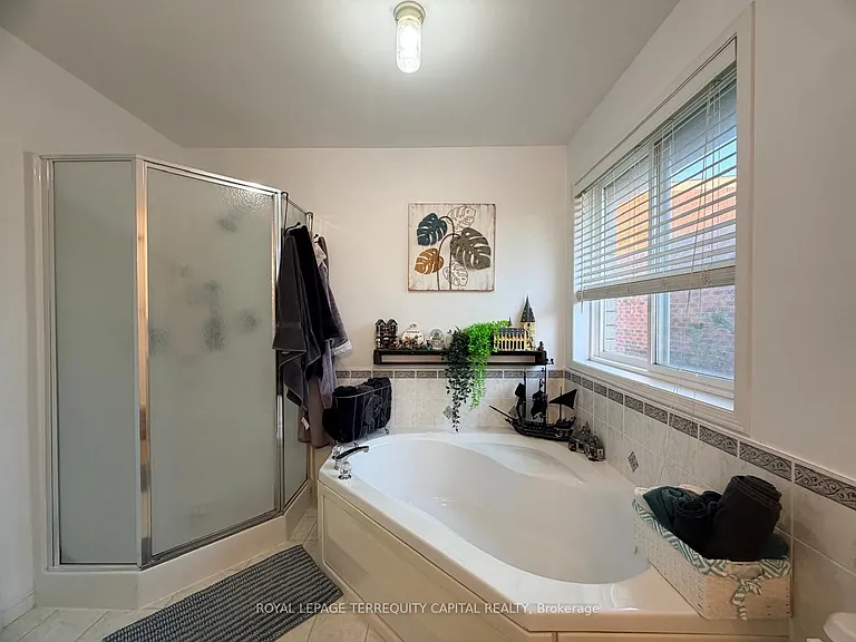 225 Country Ln — Photo 13