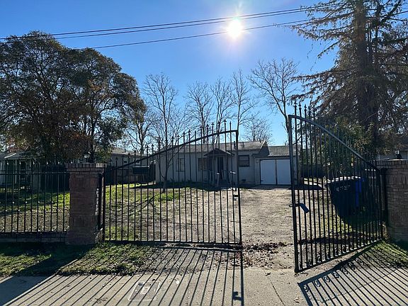 2nd image of 1016 Carmelita Ave