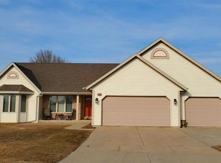 3461 Baywatch Dr, Green Bay, WI 54311