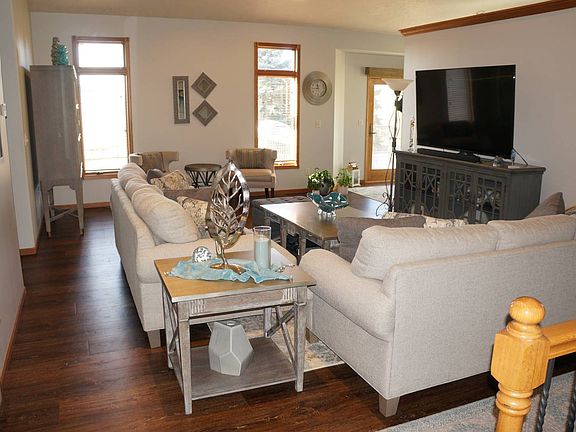 5th image of 415 Meadow Cir