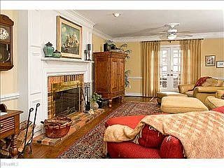 5th image of 119 Willoughby Blvd