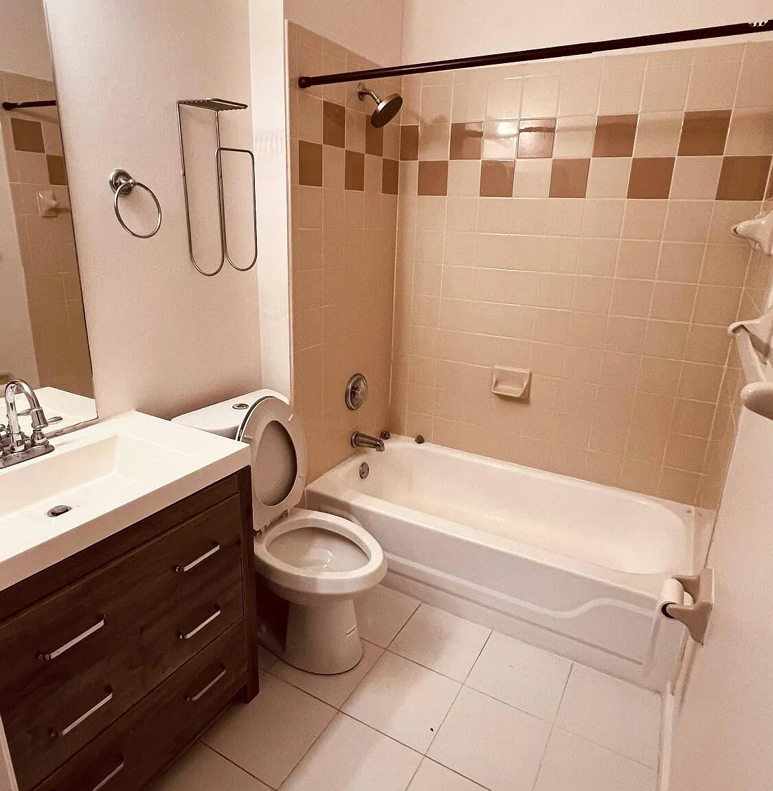 2 bed, 2.0 bath, 1264 sqft, $2,700 — Photo 1