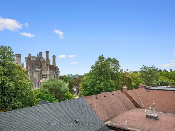 276 Spadina Rd #4, Toronto, ON M5R 2V4