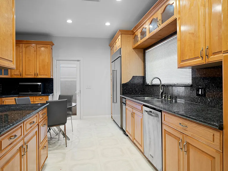 7851 Mary Ellen Ave — Photo 8