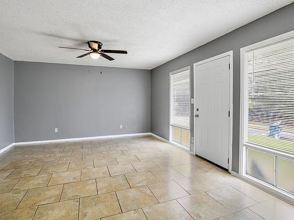 4th image of 1104 Anderson Dr