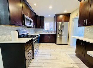 61-17 Cloverdale Blvd #1, Oakland Gardens, NY 11364