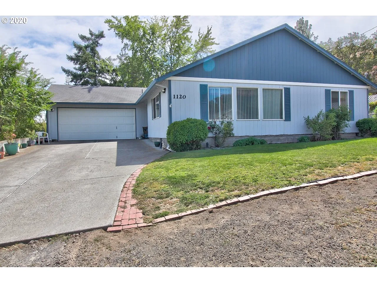 1120 Pomona St photo 1