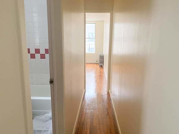 4th image of 91 Jewel St APT 3L