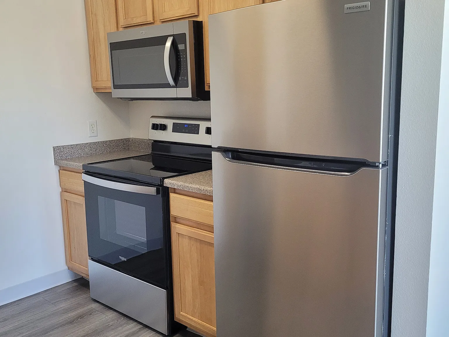 2 bed, 900 sqft, $1,370 — Photo 4