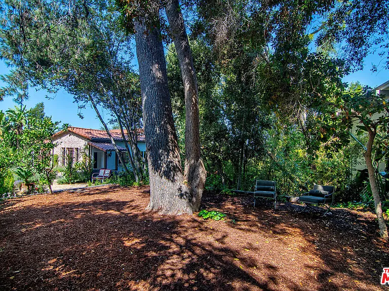 3475 N Knoll Dr — Photo 30