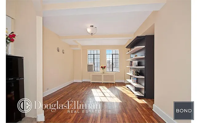 Sold by Bond New York | media 19