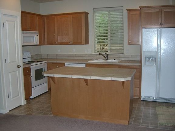 Beautiful Kitchen W/ Appliances