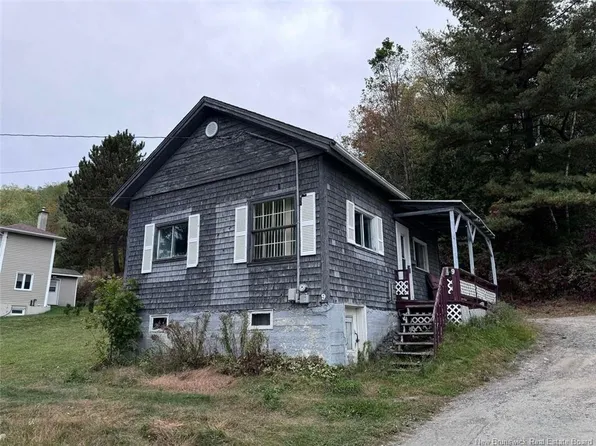 9 Veniot St, Edmundston, NB E3V 1K9