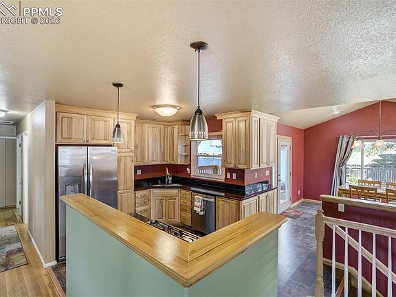 5th image of 3322 E La Salle St
