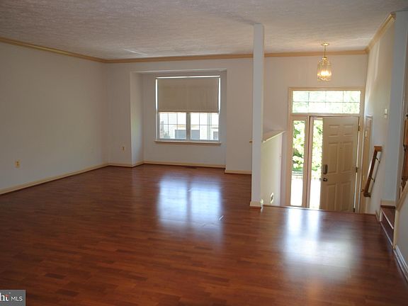 3rd image of 114 Park Cove Dr